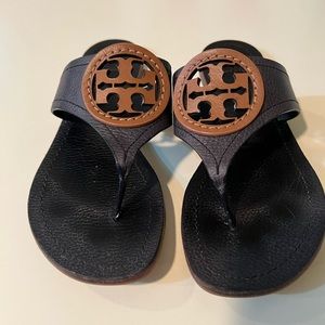 Tory Burch sandals, sz 8. Navy and tan